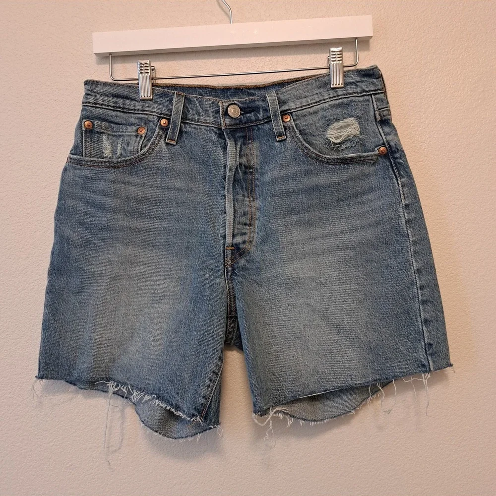 Levis Premium 501 Original Denim Shorts Medium Wash Distressed Cut Off W29